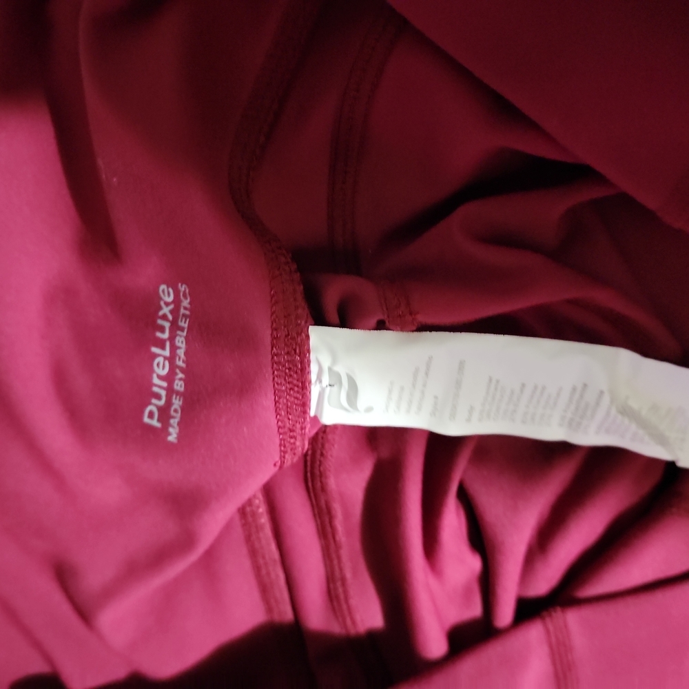 🖤Fabletics🖤 PureLuxe capris🖤 - Picture 4 of 6
